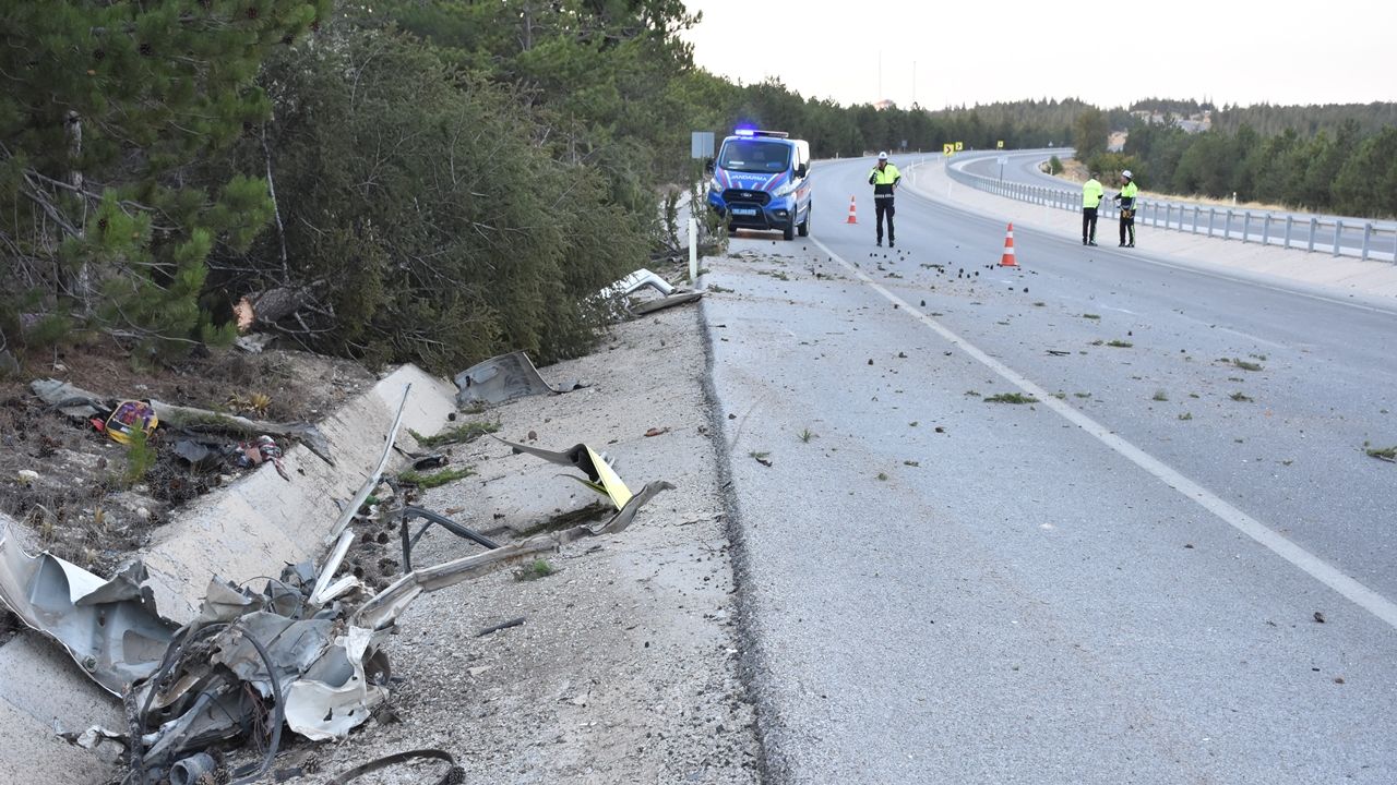 Karaman'da Tarım İşçilerini Taşıyan Minibüs Devrildi: 2 Ölü, 13 Yaralı
