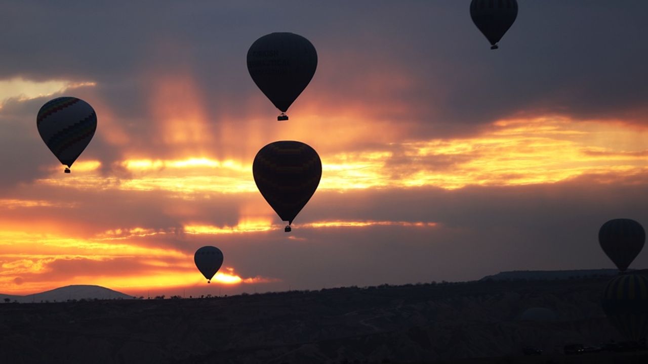 Kapadokya'da Balonlar Yeniden Gökyüzüyle Buluştu